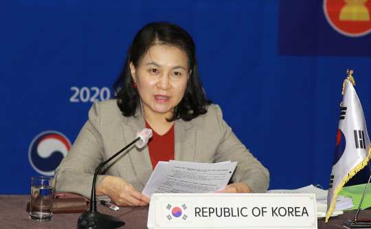 유명희 산업통상자원부 통상교섭본부장이 29일 오후 서울 서초구 쉐라톤 서울 팔래스 강남 호텔에서 열린 '제17차 한-아세안 경제장관회의'에서 인사말을 하고 있다.  <산업통상자원부 제공>